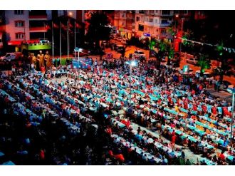 Turgutlu Belediyesinden Büyük İftar Sofrası