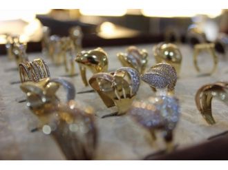 Sahte Yüzüğü Gerçek Diye Sattılar