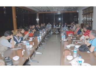 Ak Parti Uşak İl Teşkilatı, Sahura Kadar Basınla Toplantı Yaptı