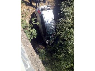 İzmir’de Otomobil Dereye Uçtu: 2 Ölü