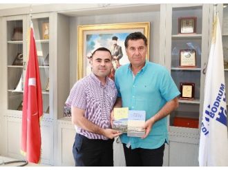 Başkan Kocadon’dan İlham Aldı, İki Kitap Yazdı