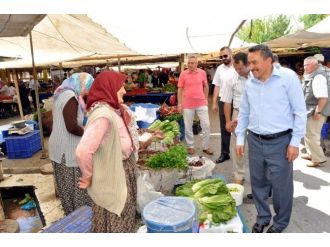 Belediye Başkanı Mehmet Tutal, Pazar Esnafını Ziyaret Etti
