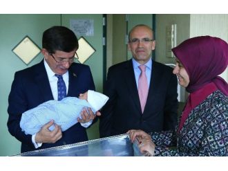 Davutoğlu, 3. Çocuğu Olan Bakan Şimşek’i Ziyaret Etti