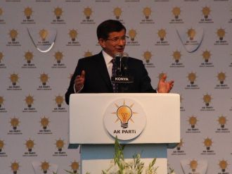 Başbakan Davutoğlu Konya’da 30 Bin Kişiyle İftar Yaptı