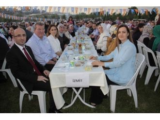 Bakan Işık, Ak Parti Kocaeli İl Başkanlığının İftarına Katıldı