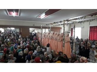 19 Genç Kız Hafız Oldu