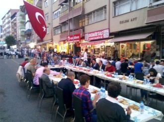 Esentepe Gençlerinde Mahallede İftar Sofrası