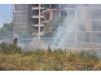 Anız Yangınına İtfaiye Müdahale Etti