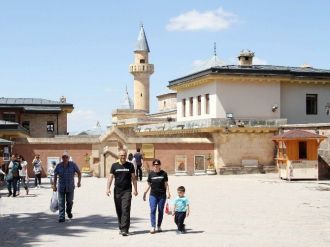 Aleviler, Hacı Bektaş Veli Dergahının Kendilerine Devredilmesini İstiyor