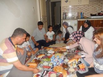 Şekame Vatandaşın İftar Sofrasına Konuk Oluyor