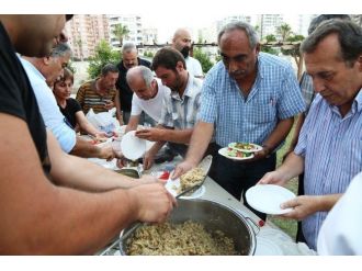 Mezitli’de ‘Yeryüzü Sofrası’ Kuruldu