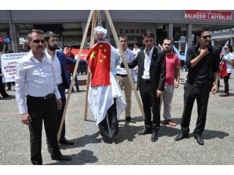 Balıkesir’de Çin Zulmü Protesto Edildi