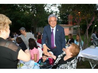 Turpçu’ndan Partililere İftar Yemeği