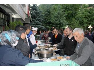 Gümüşhane Belediyesinin Aşevine Vatandaşlar Yoğun İlgi Gösteriyor