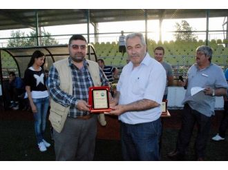 Kkdgc 2. Başkanı Daşdelen’e Turnuvaya Katkılarından Dolayı Plaket