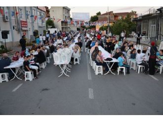 Körfez Belediyesi’nden Atalar Mahallesine İftar