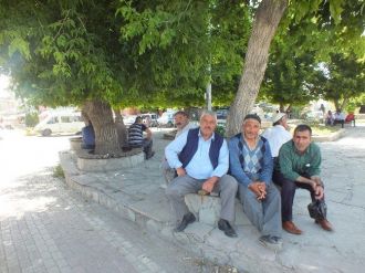 Vatandaşlar Gölgelikleri Mesken Tuttu