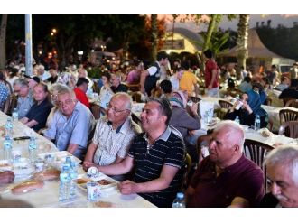 Muratpaşa Belediyesi’nden Sedir Mahallesi’nde 2 Bin Kişiye İftar