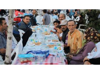 Başiskele Belediyesi’nden Sahilde İftar