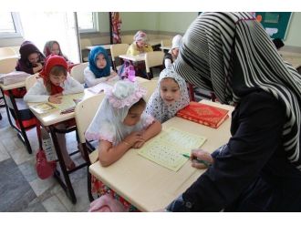 Yaz Bilgievlerinde Kur’anı Kerim Dersi