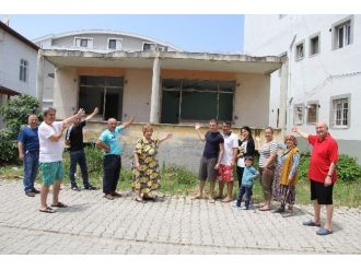 Mahalle Sakinleri Metruk Binanın Yıkılmasını İstedi