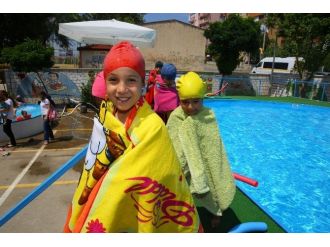 Bucalı Çocukların Havuz Keyfi