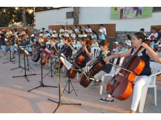 Zeytin Çekirdekleri Yaz Konseri Büyüledi