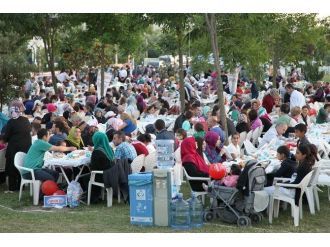 Başiskele’de Ramazan Paylaşımları Devam Ediyor