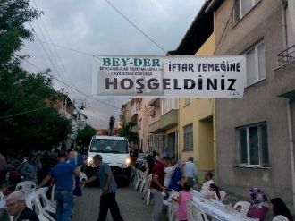 Beyçayırlılar Derneği Bin Kişiye İftar Verdi