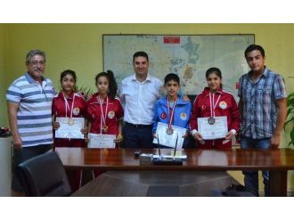 Ataşbak, Başarılı Haltercileri Kabul Etti