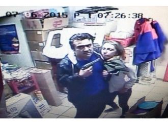 Genç Kız, Soyguncuya Ölümüne Direndi