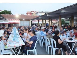 Ezineli Vatandaşlar İftar Yemeğinde Buluştu