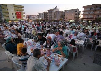 Gümüldür’de İftar Sofrası Kuruldu