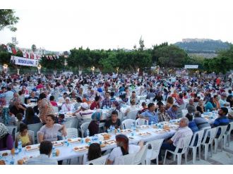 Silifke Belediyesi Halka İftar Verdi