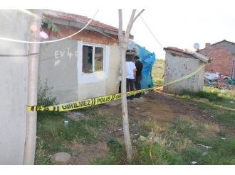 15 Yaşındaki Genç Kız, Resmi Nikahsız Eşini Kalbinden Bıçakladı