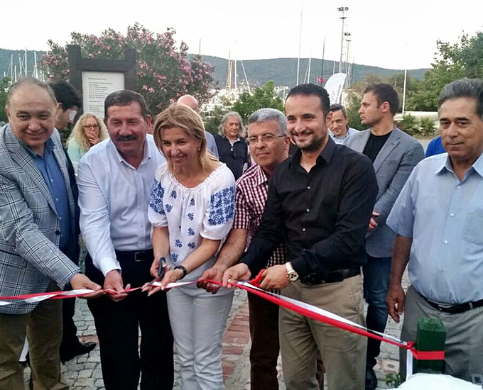 Yakın Doğu Üniversitesi ve Girne Üniversitesi  Sergisi’ne  Büyük İlgi
