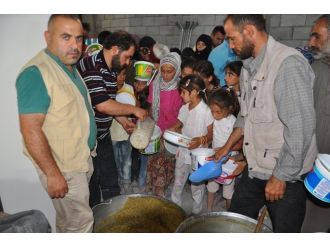 Suriyelilere İftar Yemeği