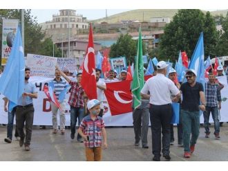 Bayburt Uygur Türkleri İçin Yürüdü