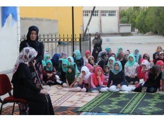 Bir Simit Bir Hurma İle Yapıldı