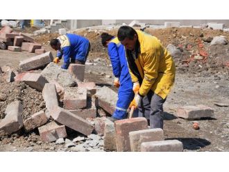 Pursaklar Belediyesi 2 Bin 500 Ton Asfalt Döktü