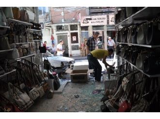 Balıkesir’de Otomobil İş Yerine Girdi