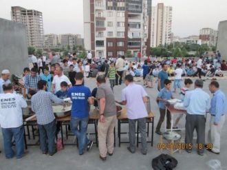 Kur’an Kursu Öğrenci Ve Hocaları İftarda Bir Araya Geldi