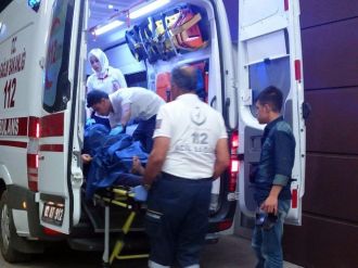 Karnına Sapladığı Bıçakla Kendi Yaraladı