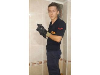 İtfaiye Ekipleri Karga Yavrusunu Kurtardı