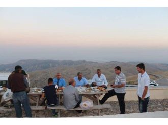 Nemrut’ta Turistlerle İftar