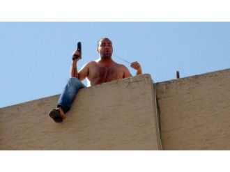 Kuru Sıkı Silahla Ve Döner Bıçağıyla İntihar Girişimi