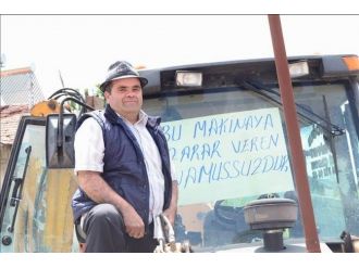İş Makinesine ‘Bu Makineye Zarar Veren Namussuzdur’ Yazısı Astı