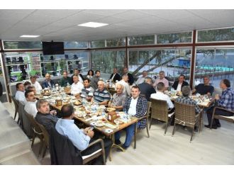 Üzülmez, Kartepeli Muhtarlarla İftarda Buluştu