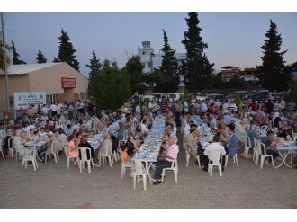 Şehzadeler Belediyesi İftar Sofrasını Karaoğlanlı Mahallesi’nde Kurdu