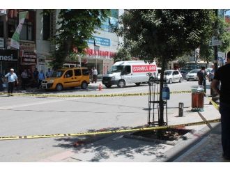 Husumetli Olduğu Kişiyi Bıçakladı